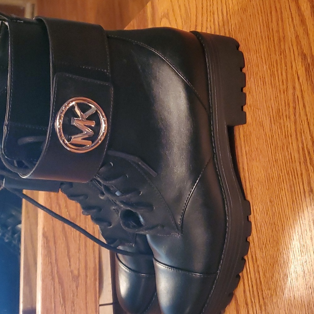 Michael Kors boots New size 8.5